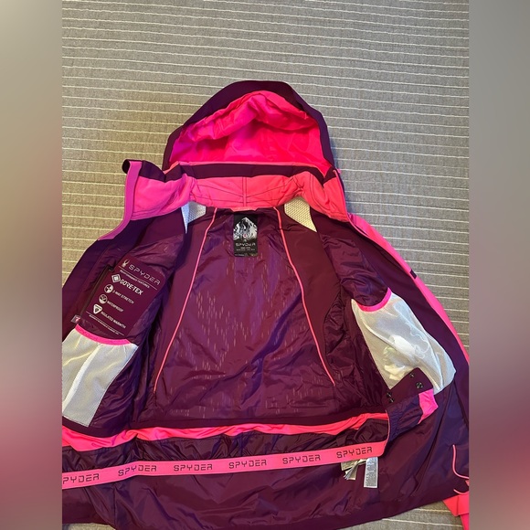 NWT Spyder BALANCE GTX Ski Jacket, Size 6
beautiful bright bubblegum and grape - Picture 8 of 8